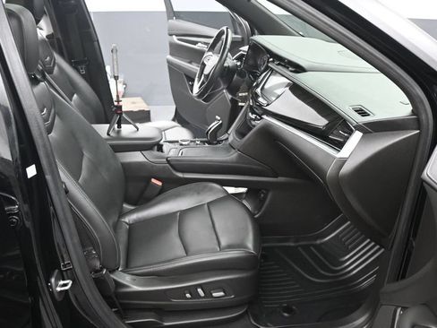 Used 2022 Cadillac XT6 Premium Luxury w/ Technology Package FWD image 19
