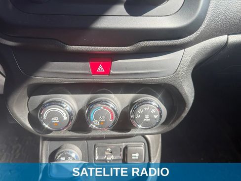 Used 2016 Jeep Renegade Trailhawk AWD/4WD image 6
