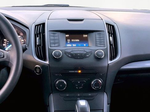 Used 2018 Ford Edge SE image 7