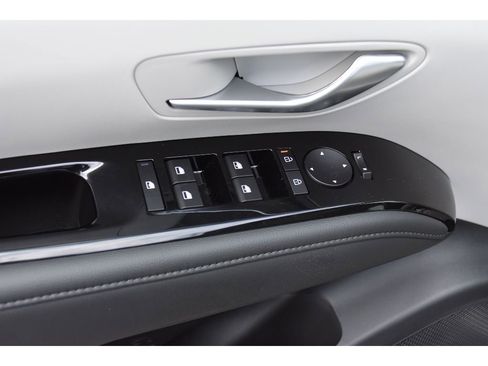 New 2025 Hyundai Tucson Limited image 18