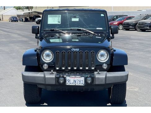 Used 2017 Jeep Wrangler Unlimited Sahara w/ Connectivity Group AWD/4WD image 9