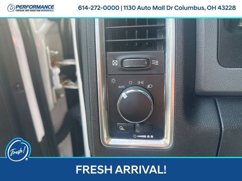 Used 2019 RAM 1500 Classic SLT w/ Luxury Group image 16