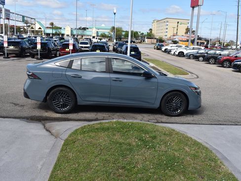 Used 2026 Nissan Sentra SV w/ SV Convenience Package FWD image 12