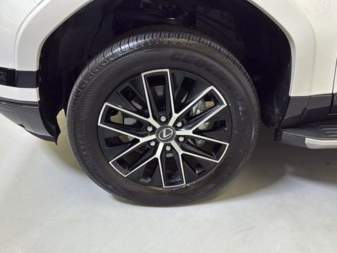 Used 2024 Lexus GX 550 w/ Accessory Package (2T) image 29