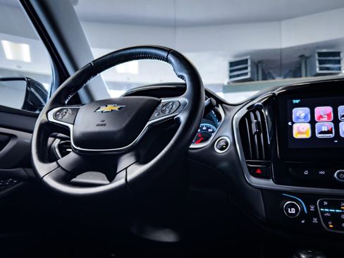 Used 2019 Chevrolet Traverse LT image 39