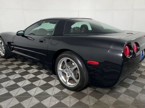 Used 2004 Chevrolet Corvette Coupe w/ Preferred Equipment Group RWD image 10