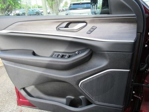 New 2026 Jeep Grand Cherokee Limited AWD/4WD image 18