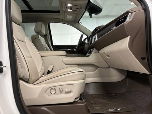 Used 2023 GMC Yukon XL Denali w/ LPO, Floor Liner Package AWD/4WD image 27