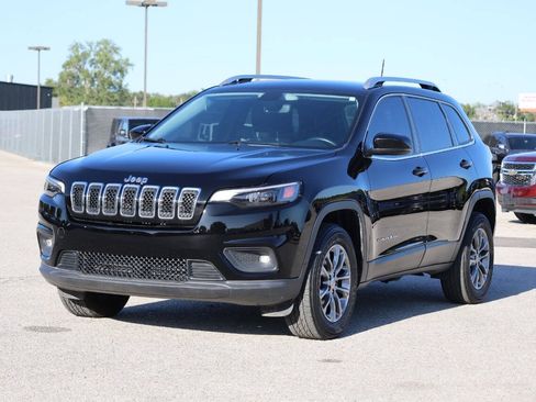 Used 2020 Jeep Cherokee Latitude Plus w/ Cold Weather Group AWD/4WD image 6
