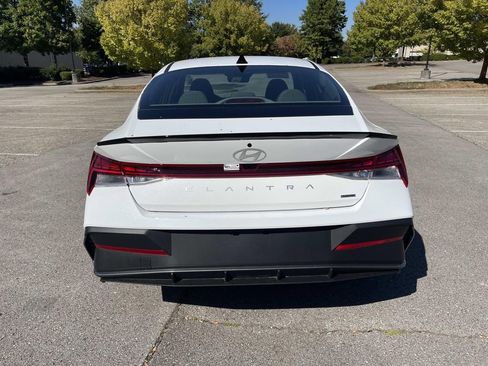 New 2025 Hyundai Elantra SEL image 4