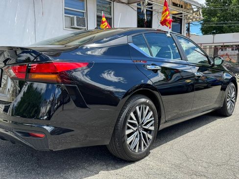 Used 2025 Nissan Altima 2.5 SV FWD image 31