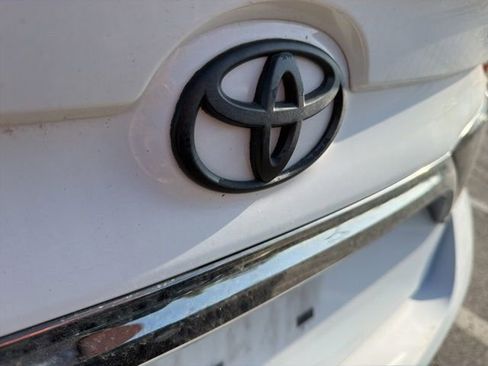 Used 2017 Toyota Camry SE w/ Moonroof Package image 11