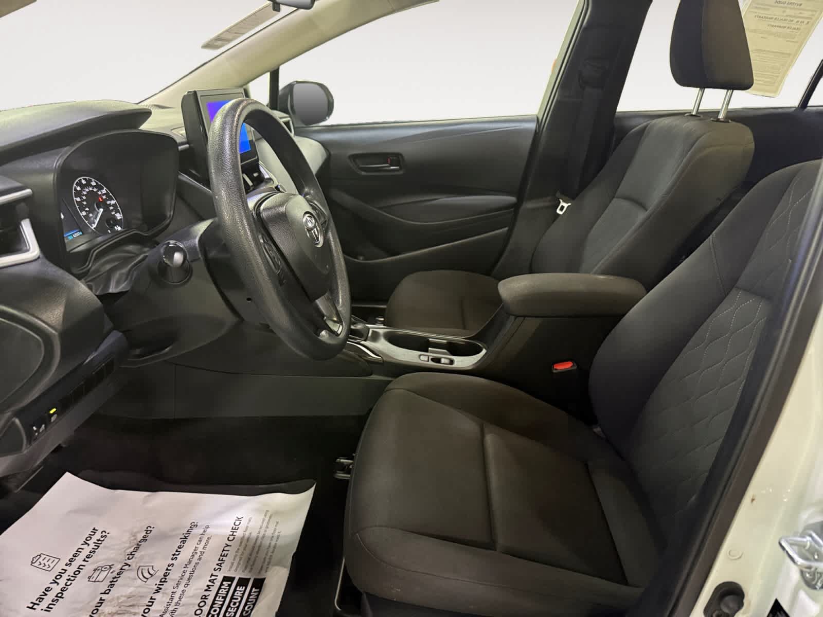 Used 2025 Toyota Corolla LE FWD image 15