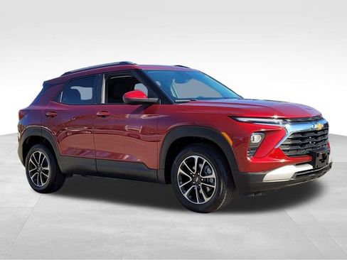 Used 2025 Chevrolet TrailBlazer LT image 5