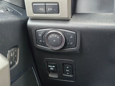 Used 2019 Ford F150 Lariat w/ Equipment Group 502A Luxury AWD/4WD image 31