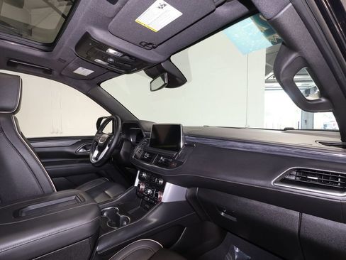 Used 2023 GMC Yukon XL SLT w/ SLT Premium Package AWD/4WD image 30