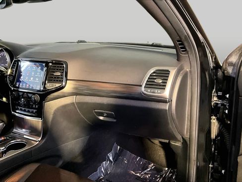 Used 2020 Jeep Grand Cherokee Altitude AWD/4WD image 19