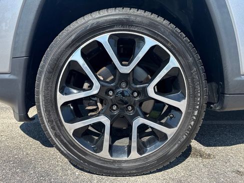 Used 2018 Jeep Compass Limited w/ Navigation Group AWD/4WD image 14