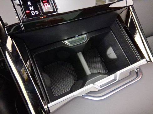 New 2025 Land Rover Range Rover Sport Dynamic SE image 27