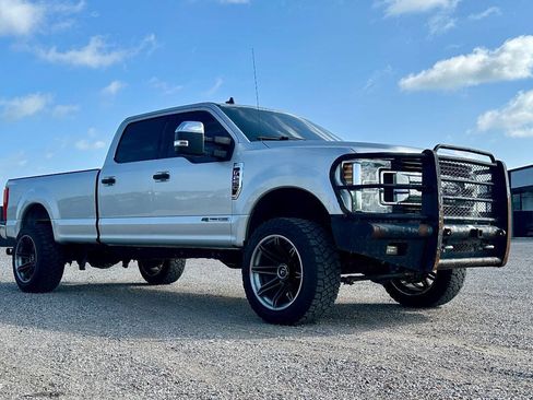 Used 2019 Ford F250 XLT w/ XLT Premium Package AWD/4WD image 12