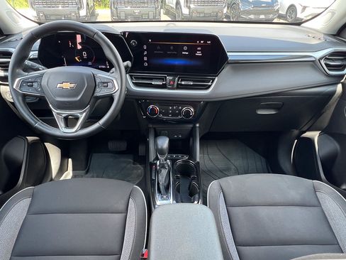 Used 2024 Chevrolet TrailBlazer LT w/ LT Cold Weather Package AWD/4WD image 28