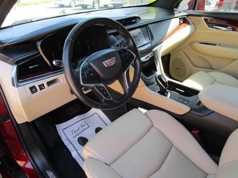 Used 2017 Cadillac XT5 Premium Luxury FWD image 10