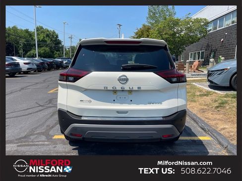 Used 2023 Nissan Rogue SV AWD/4WD image 4