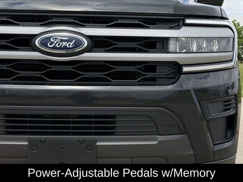 Used 2022 Ford Expedition XLT RWD image 4