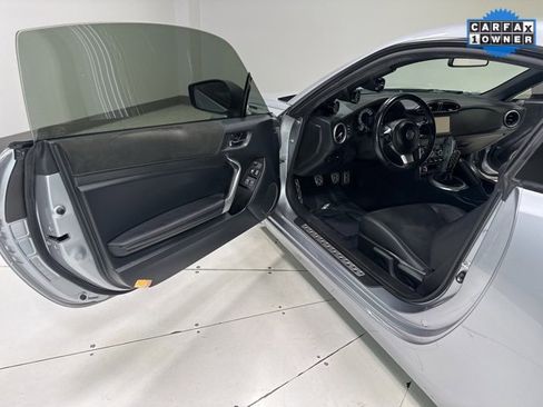 Used 2018 Toyota 86 GT image 6