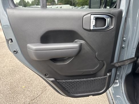 Used 2026 Jeep Wrangler Unlimited Rubicon AWD/4WD image 21