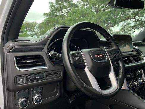 Used 2024 GMC Yukon SLT RWD image 17
