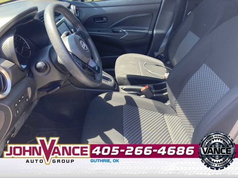 Used 2023 Nissan Versa S FWD image 3