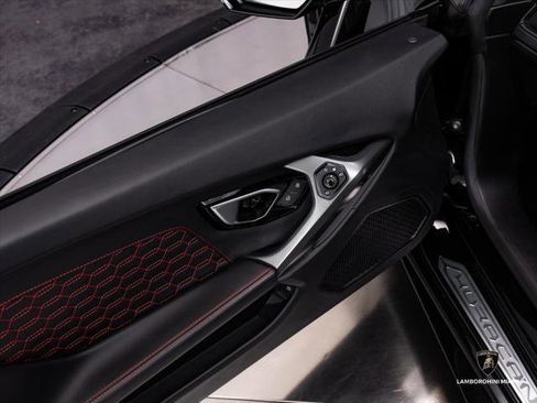 Used 2019 Lamborghini Huracan LP 580-2 RWD image 21