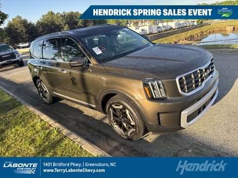 Used 2025 Kia Telluride S image 1