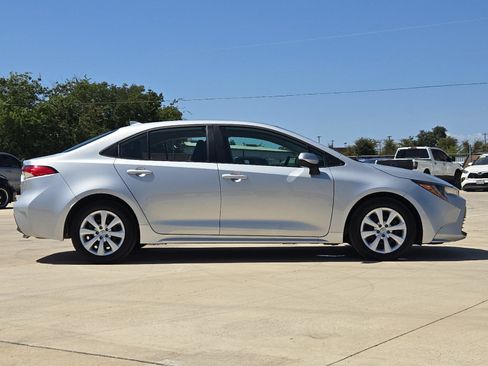 Used 2025 Toyota Corolla LE FWD image 6