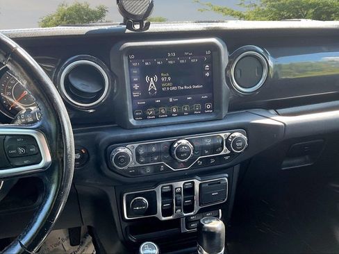 Used 2021 Jeep Wrangler Unlimited Sahara AWD/4WD image 6