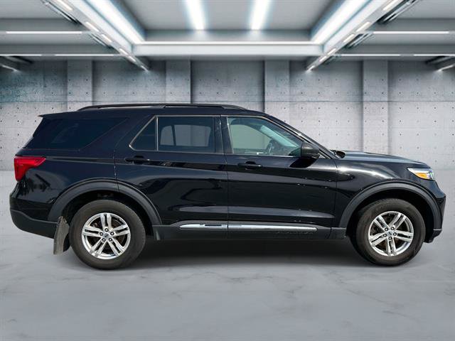 Used 2023 Ford Explorer XLT AWD/4WD image 3