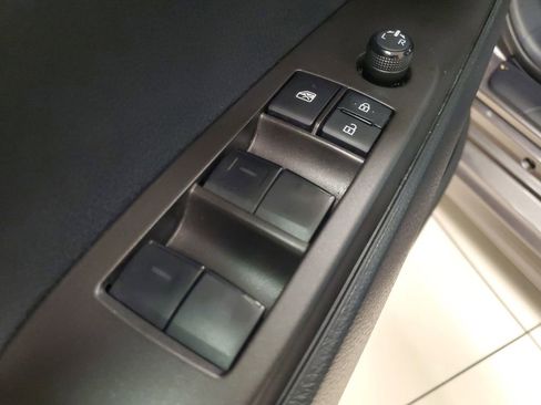 Used 2023 Toyota Camry SE image 18