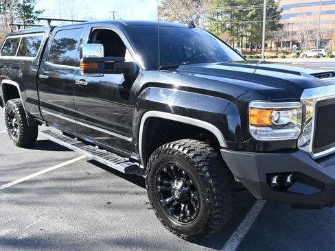 Used 2019 GMC Sierra 3500 Denali w/ Duramax Plus Package image 10