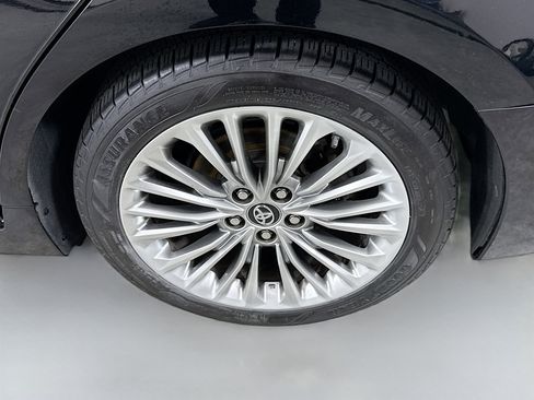 Used 2019 Toyota Avalon Limited image 30