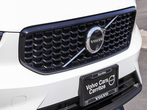 New 2026 Volvo XC40 B5 Ultra w/ Climate Package AWD/4WD image 5