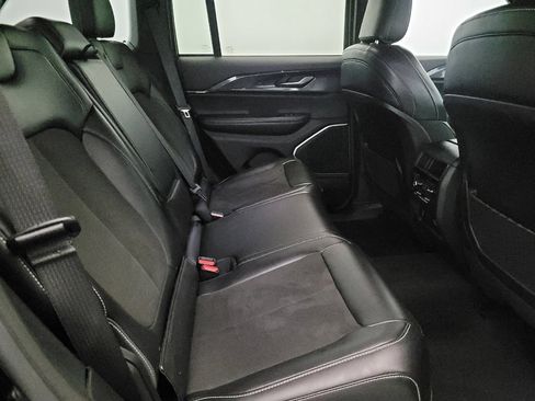 Used 2023 Jeep Grand Cherokee Altitude image 19