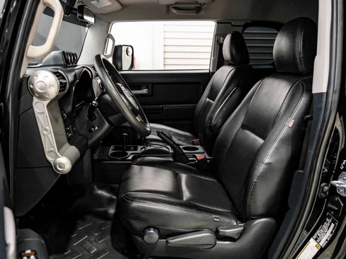 Used 2013 Toyota FJ Cruiser 4WD w/ Convenience Pkg image 36