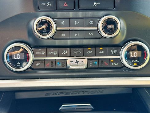 Used 2024 Ford Expedition XLT image 17