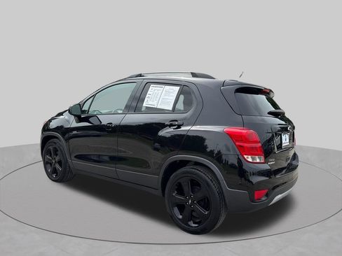 Used 2018 Chevrolet Trax Premier w/ Midnight Edition FWD image 3