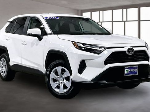 Used 2025 Toyota RAV4 LE AWD/4WD image 3