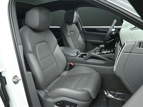 Used 2023 Porsche Cayenne Coupe image 22