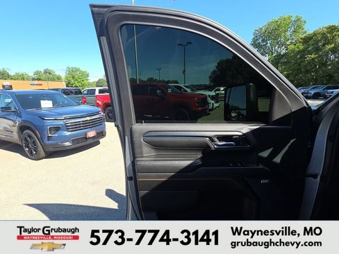 Used 2024 GMC Sierra 2500 AT4 w/ AT4 Premium Plus Package AWD/4WD image 14
