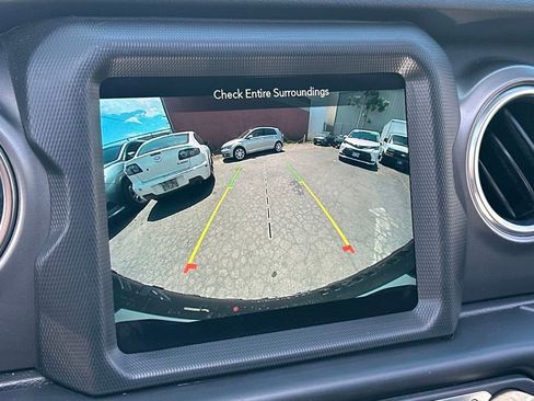 Used 2022 Jeep Wrangler Unlimited Rubicon 4xe w/ Steel Bumper Group AWD/4WD image 17