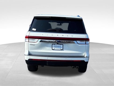Used 2023 Lincoln Navigator 4WD image 3